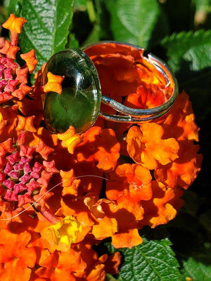 CHAKRA RING FOR HELPING WITH THE ENERGY OF THE HEART CHAKRA:  TEARDROP RESIN SHAPE SILVER HARDWARE W/JADE CRYSTALS