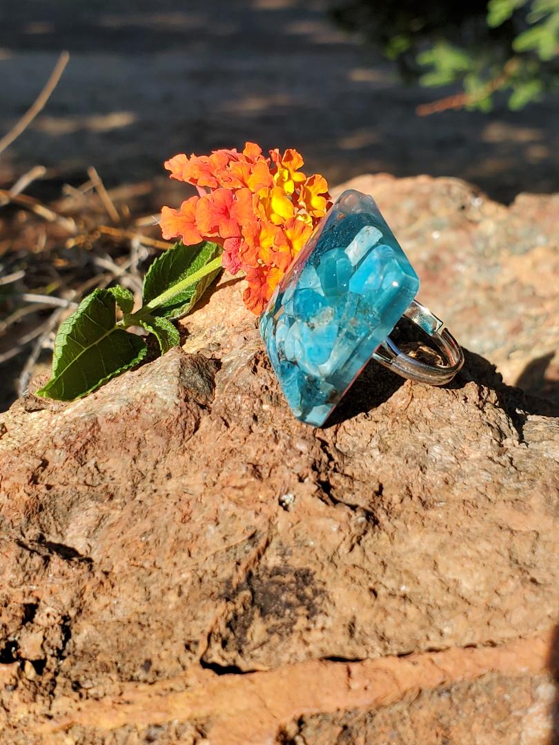 CHAKRA RING FOR HELPING WITH THE ENERGY OF THE THROAT CHAKRA: LARGE RESIN SQUARE W/BLUE APATITE SILVER HARDWARE