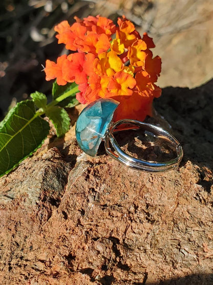 CHAKRA RING to Help with the Energy of the THROAT CHAKRA: RESIN ROUND WITH BLUE APATITE/SILVER HARDWARE