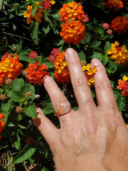 CHAKRA RING FOR HELPING WITH THE ENERGY OF THE HEART CHAKRA:  SMALL ROUND RESIN SHAPE w/SAND STONE/ROSEGOLD HARDWARE