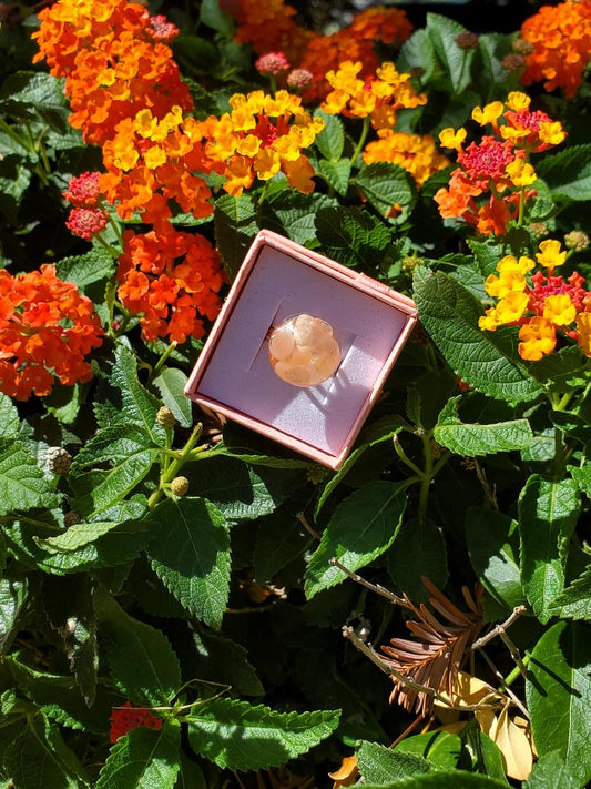 CHAKRA RING FOR HELPING WITH THE ENERGY OF THE HEART CHAKRA:  SMALL ROUND RESIN SHAPE w/SAND STONE/ROSEGOLD HARDWARE